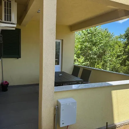 Garden View Apartment *