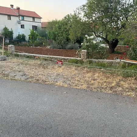 Apartment Garden View Sali